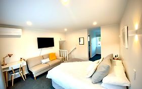 2 Mile Bay Guesthouse